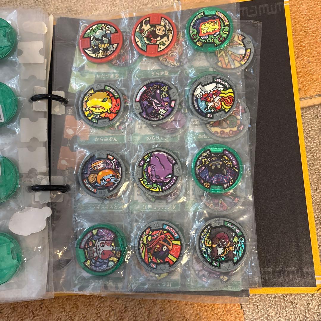 妖怪百科事典とメダル128枚入り