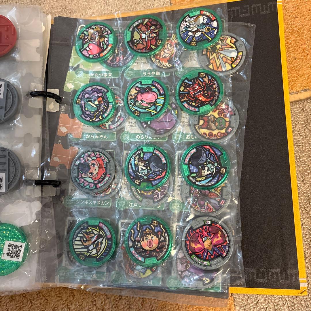 妖怪百科事典とメダル128枚入り