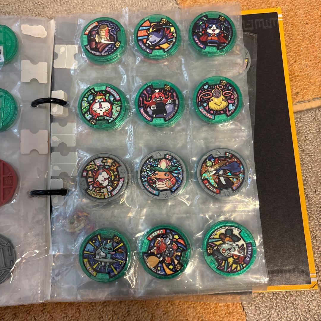 妖怪百科事典とメダル128枚入り