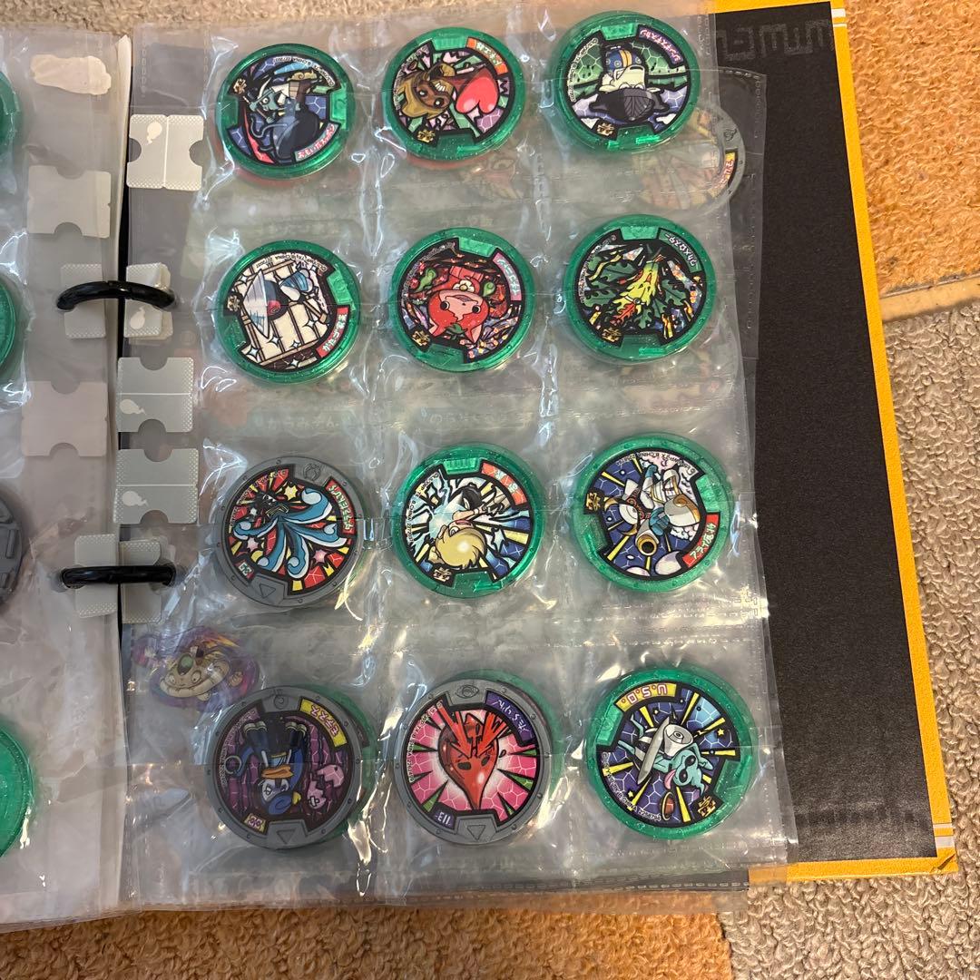 妖怪百科事典とメダル128枚入り