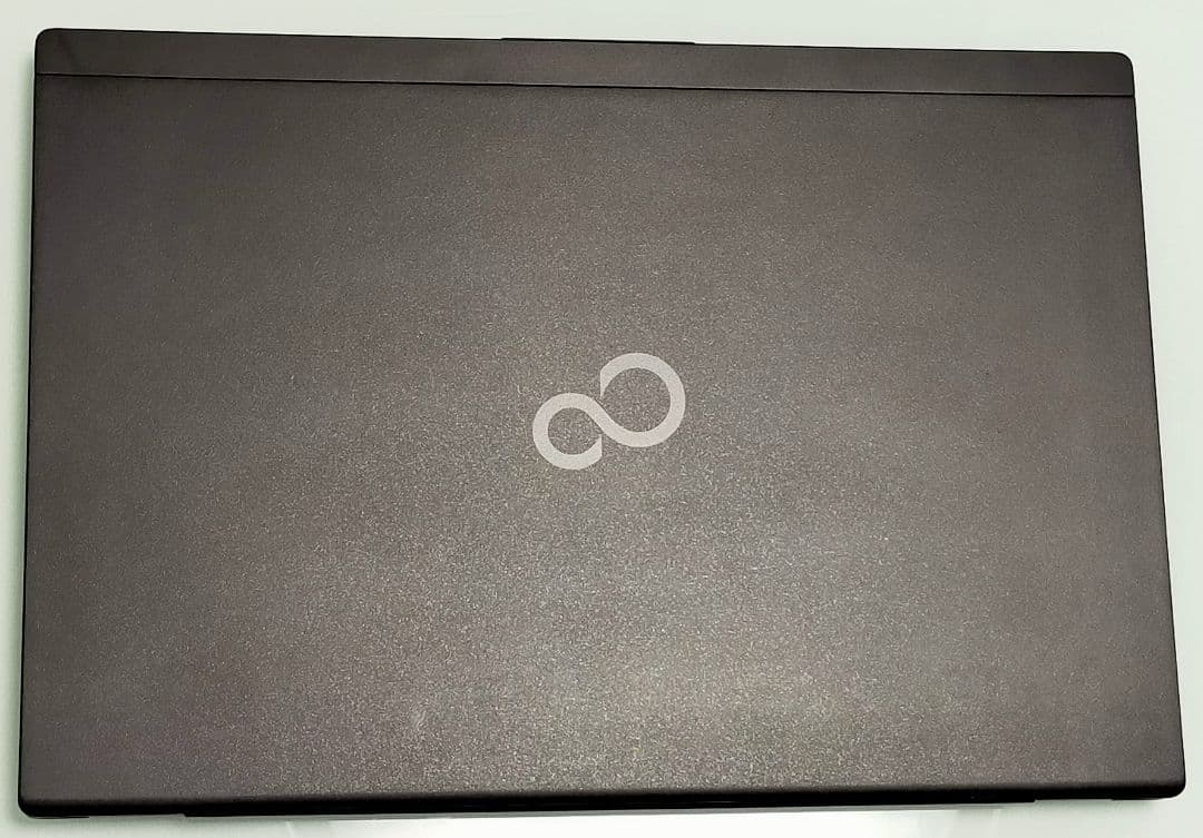 ①超美品中古、超軽量777gのブラック色の富士通LIFEBOOK U939/B