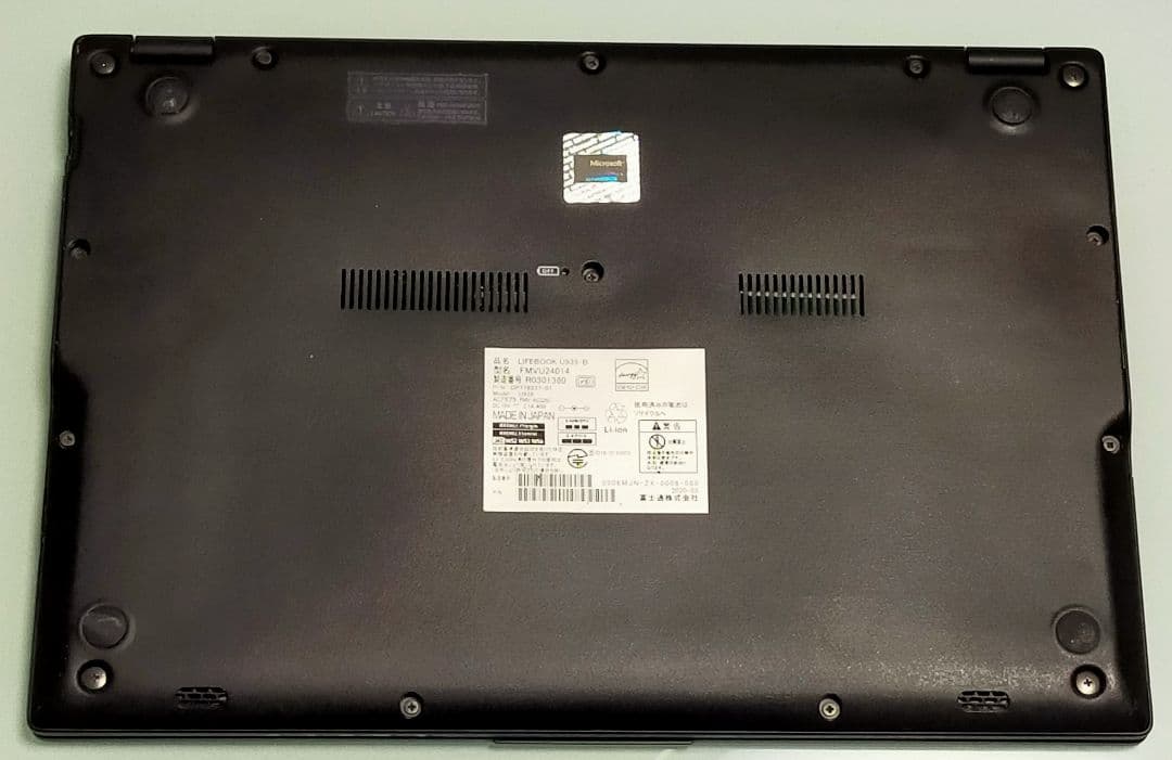 ①超美品中古、超軽量777gのブラック色の富士通LIFEBOOK U939/B