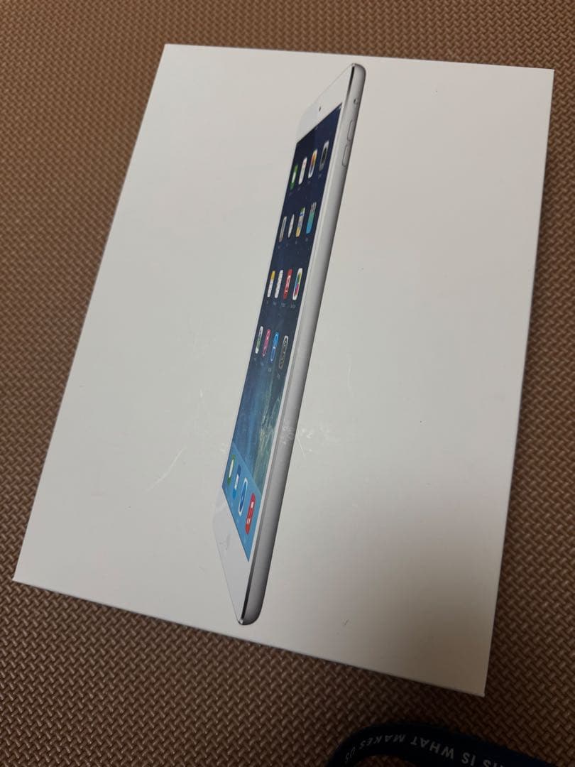 メルカリ便　iPad Air MD789J/A
