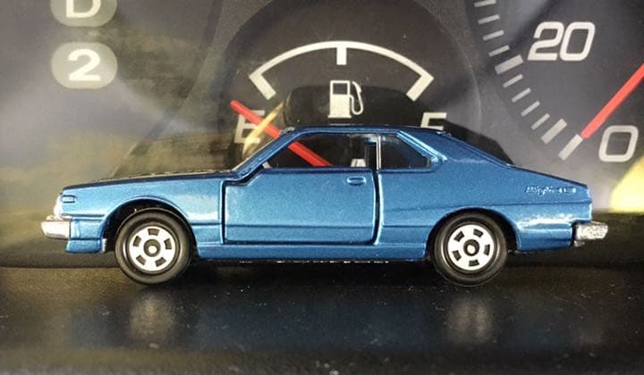 トミカ TRADE CLUB スカイライン ジャパン スヌーピー クリスマス