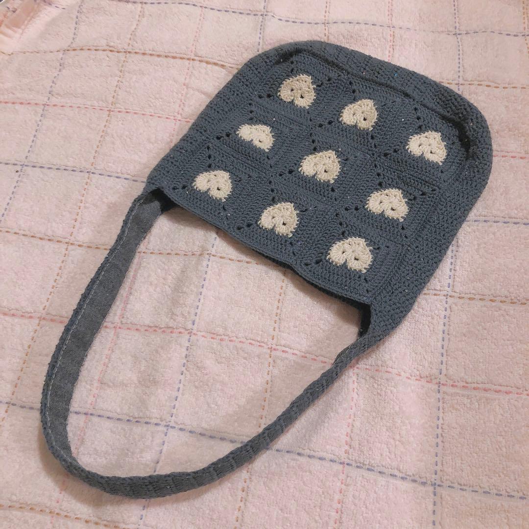 ハートのショルダーバッグ　ハンドメイド　グラニースクエア
