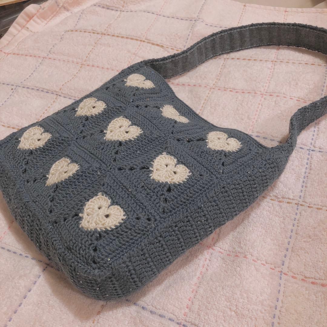 ハートのショルダーバッグ　ハンドメイド　グラニースクエア
