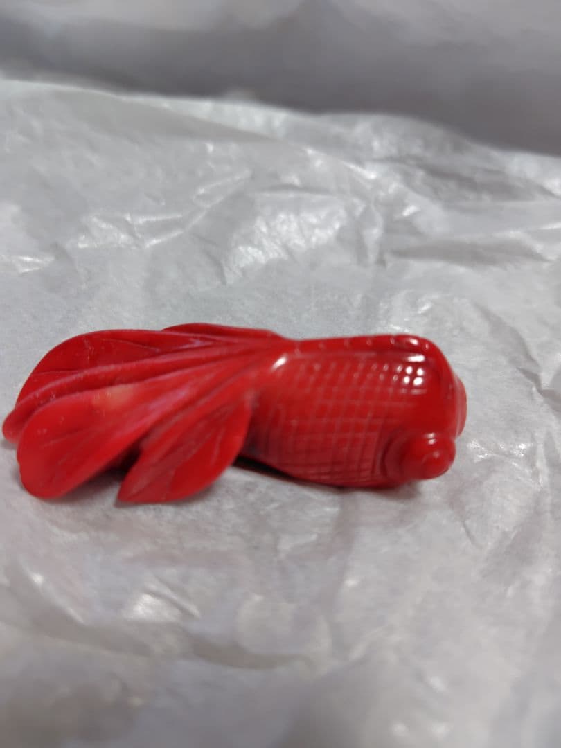 赤珊瑚金魚の置物（根づけ）