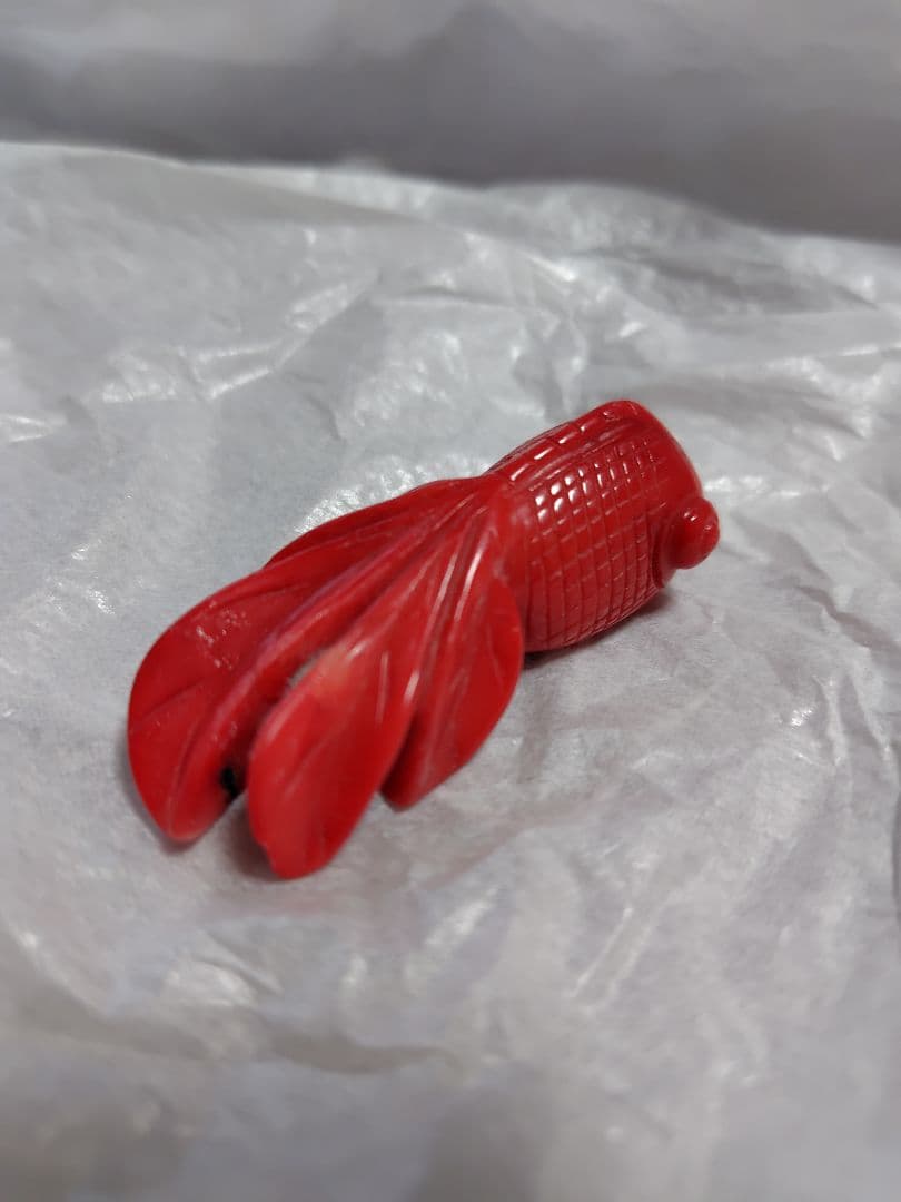 赤珊瑚金魚の置物（根づけ）