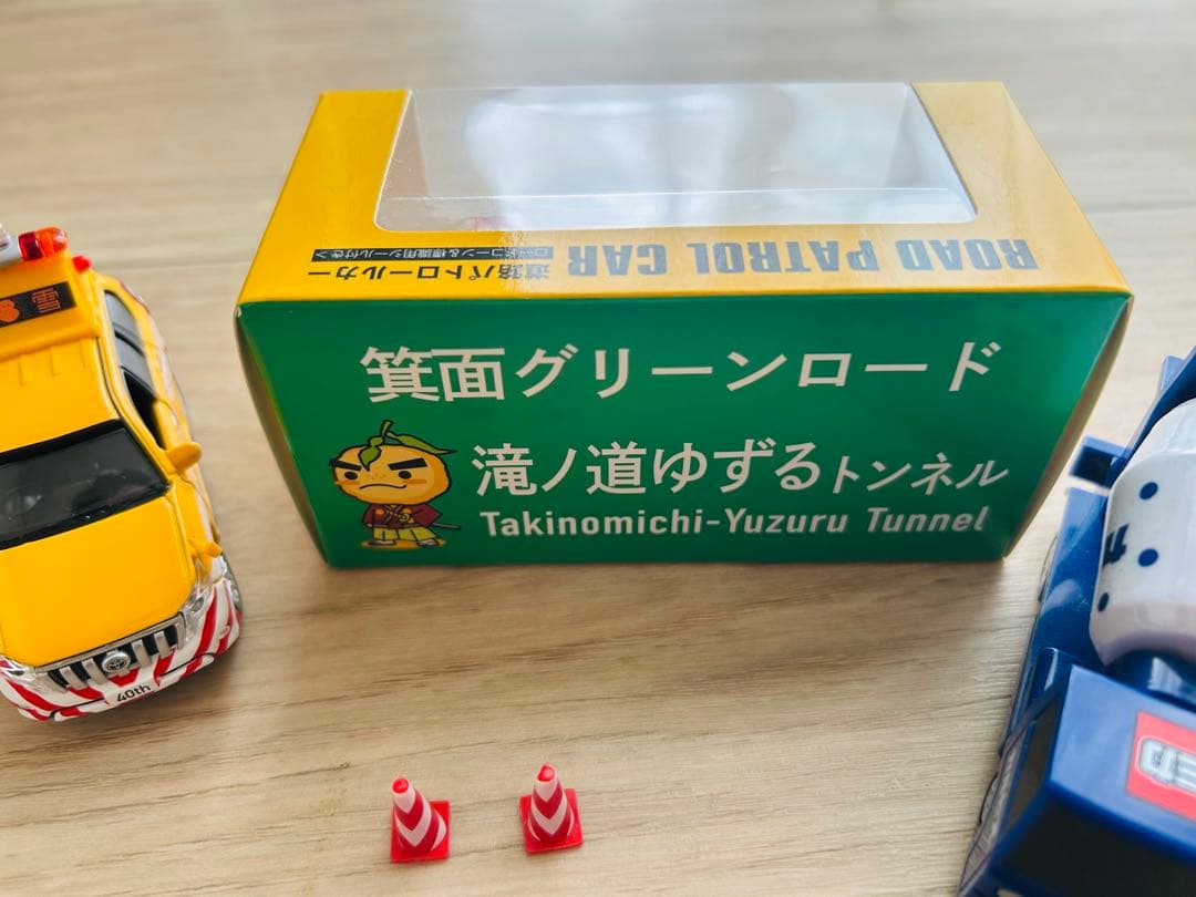 激レア‼️大阪府道路公社滝の道ゆずる ロードパトロールカー 1:60