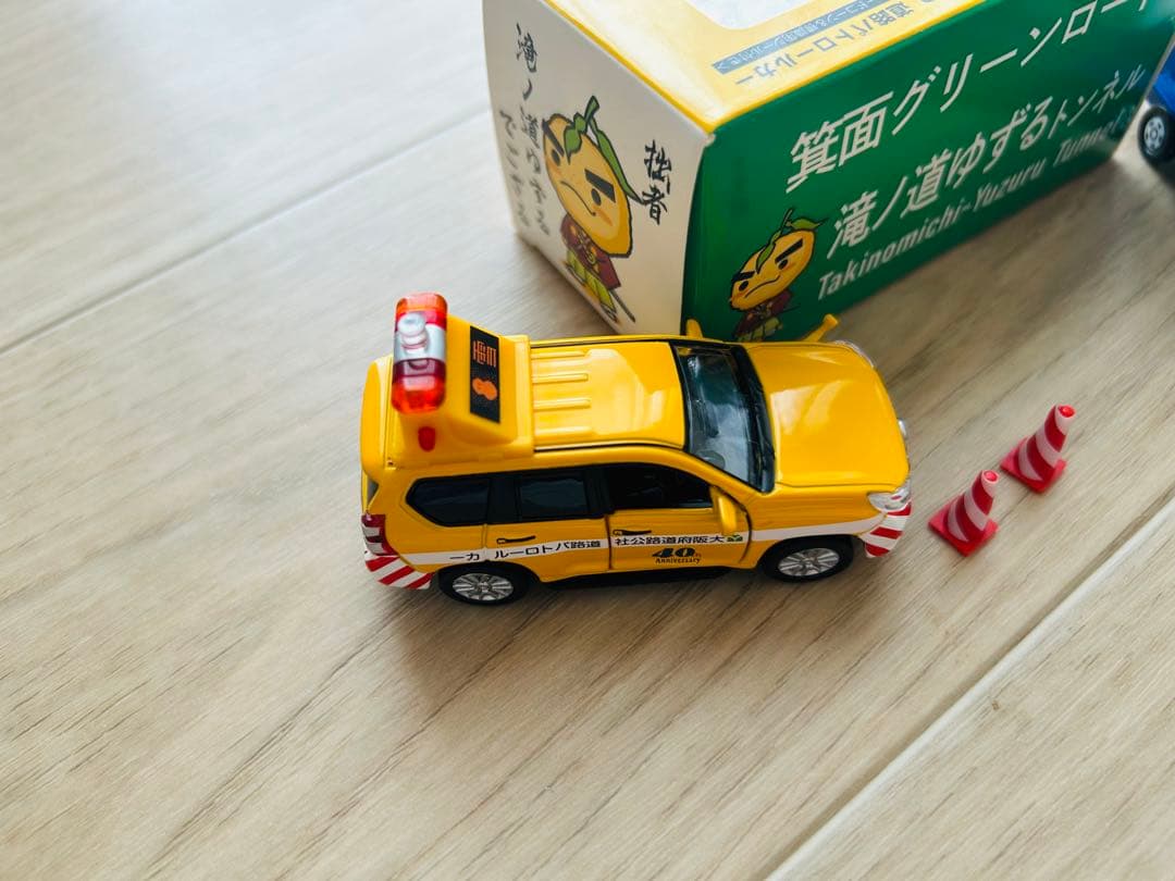 激レア‼️大阪府道路公社滝の道ゆずる ロードパトロールカー 1:60
