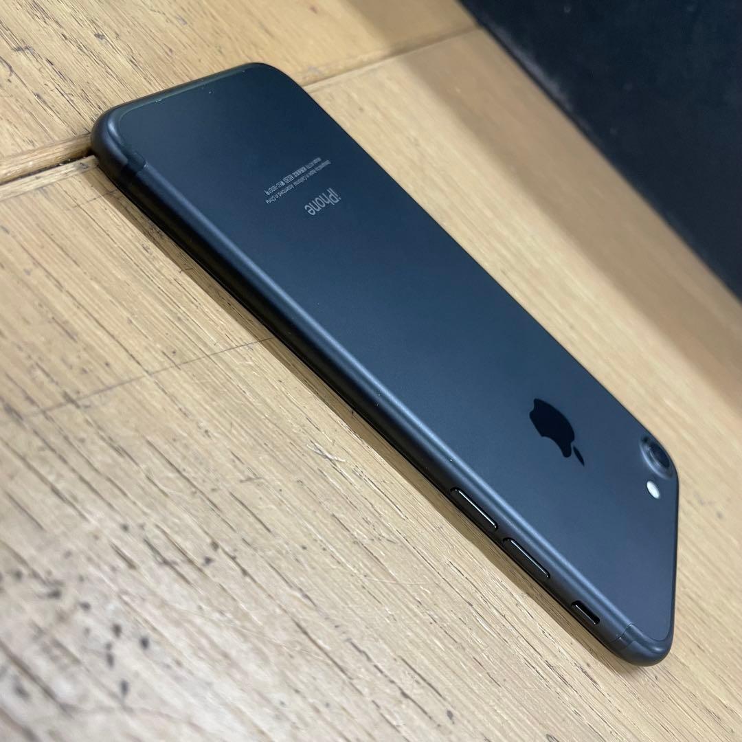 動作品iPhone7 ジェットブラック 32GB MNCE2J/A SIMフリー