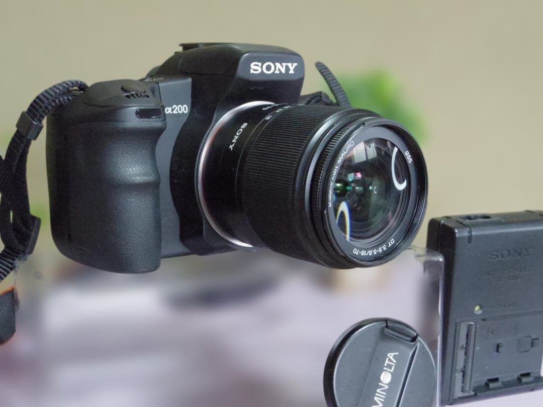 SONY　α200　標準レンズ　電池+充電器　撮影可能