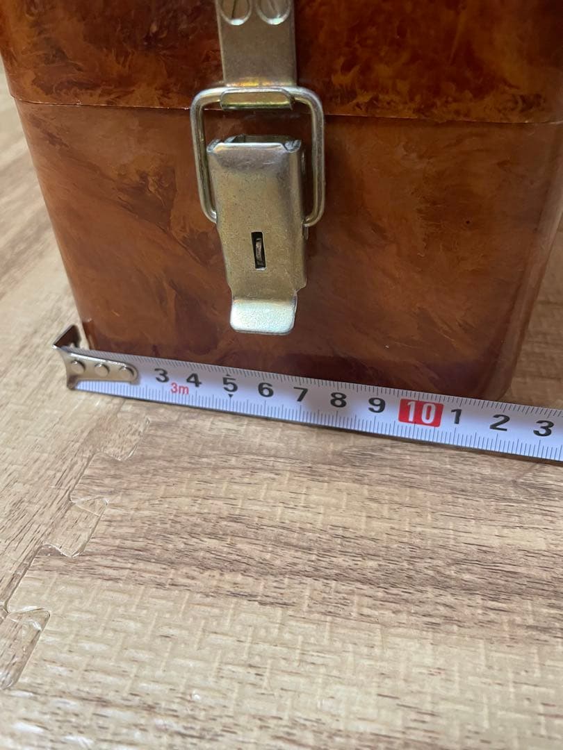 旧ソ連軍、ベークライト製の箱、（線量計ДП-24用）箱のみです！！