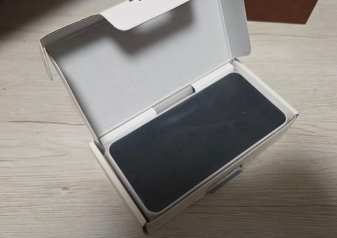 未使用品 docomo arrows We F-51B ホワイト
