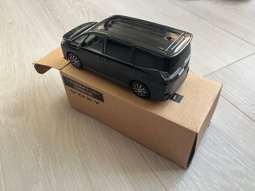 Voxy ミニカー 黒