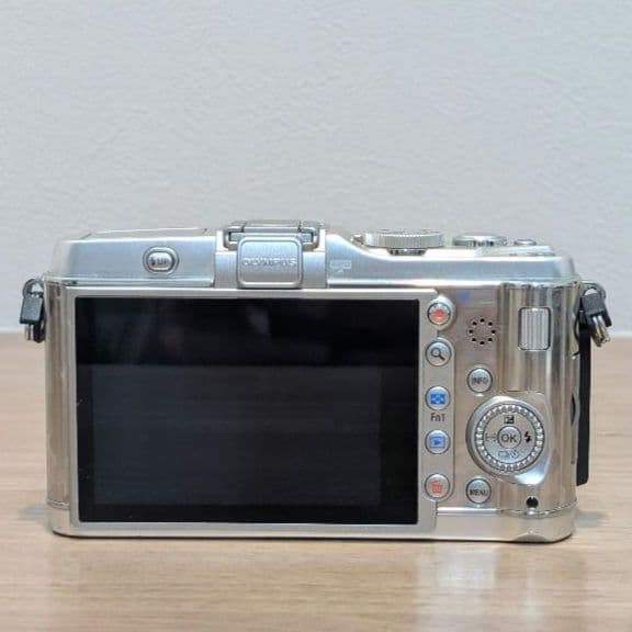 ★本日限定特価★【動作確認済】OLYMPUS PEN E-P3　オリンパス