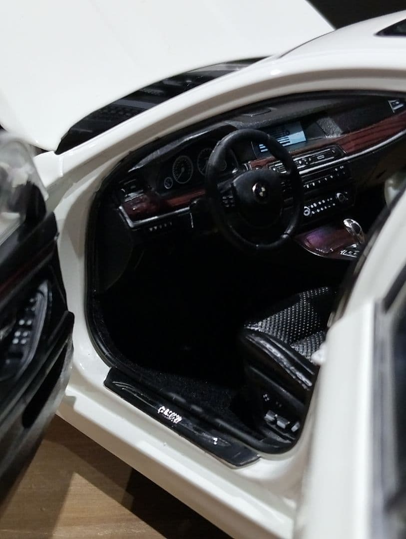 1/18  5シリーズ　セダン　F10 ミニカー　ホワイト