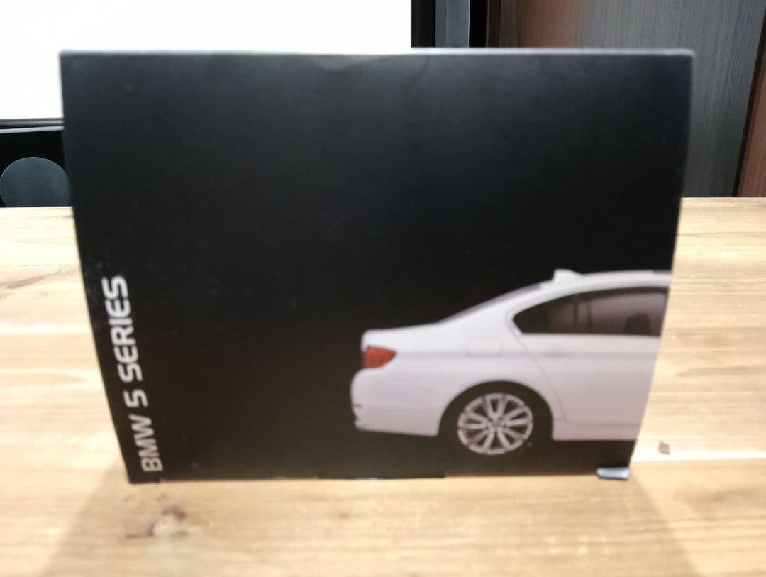 1/18  5シリーズ　セダン　F10 ミニカー　ホワイト