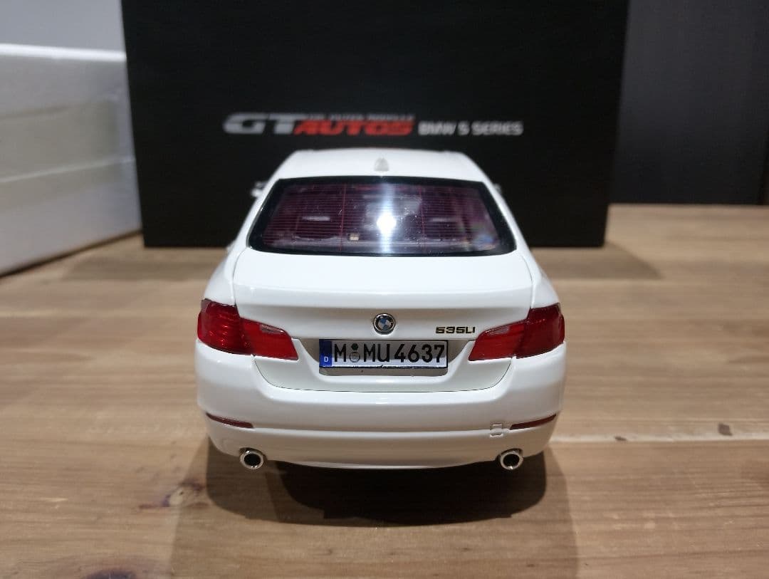 1/18  5シリーズ　セダン　F10 ミニカー　ホワイト