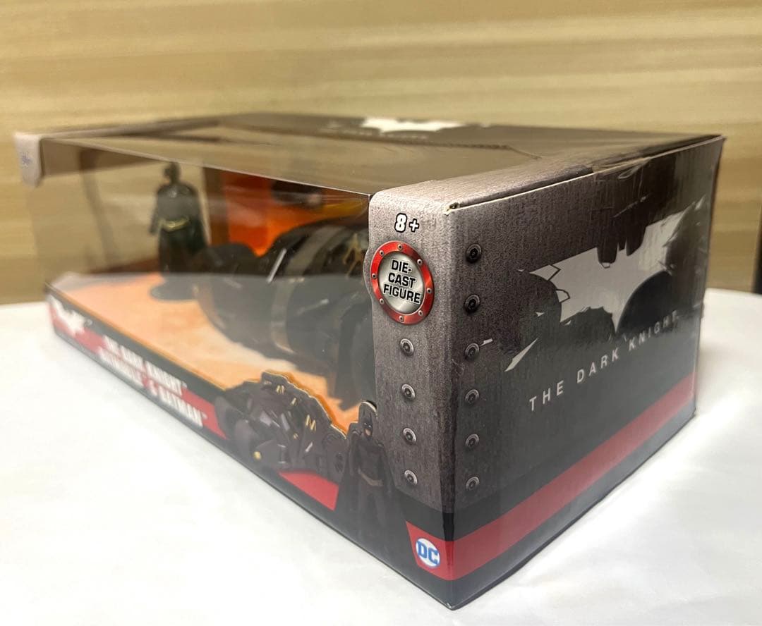 Jada 1/24 バットマン ダークナイト バットモービル & バットマン