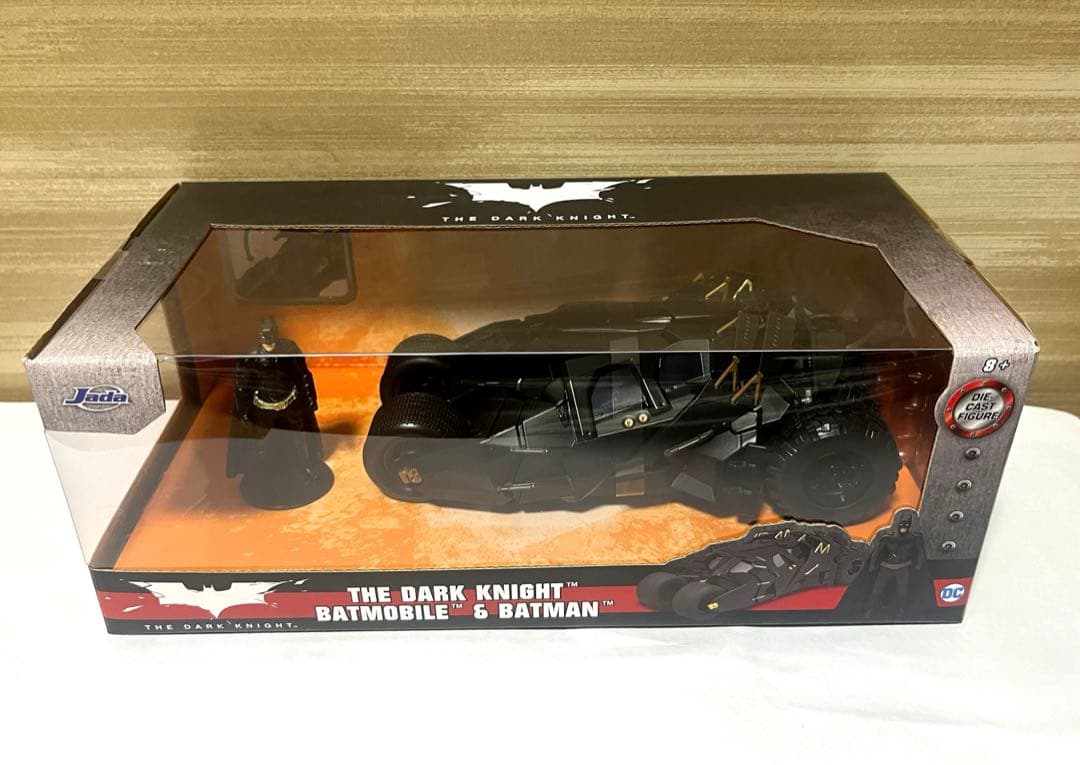Jada 1/24 バットマン ダークナイト バットモービル & バットマン