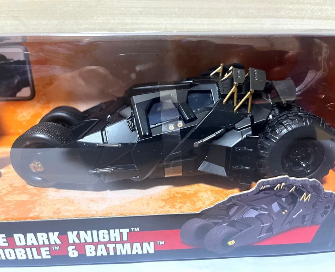 Jada 1/24 バットマン ダークナイト バットモービル & バットマン
