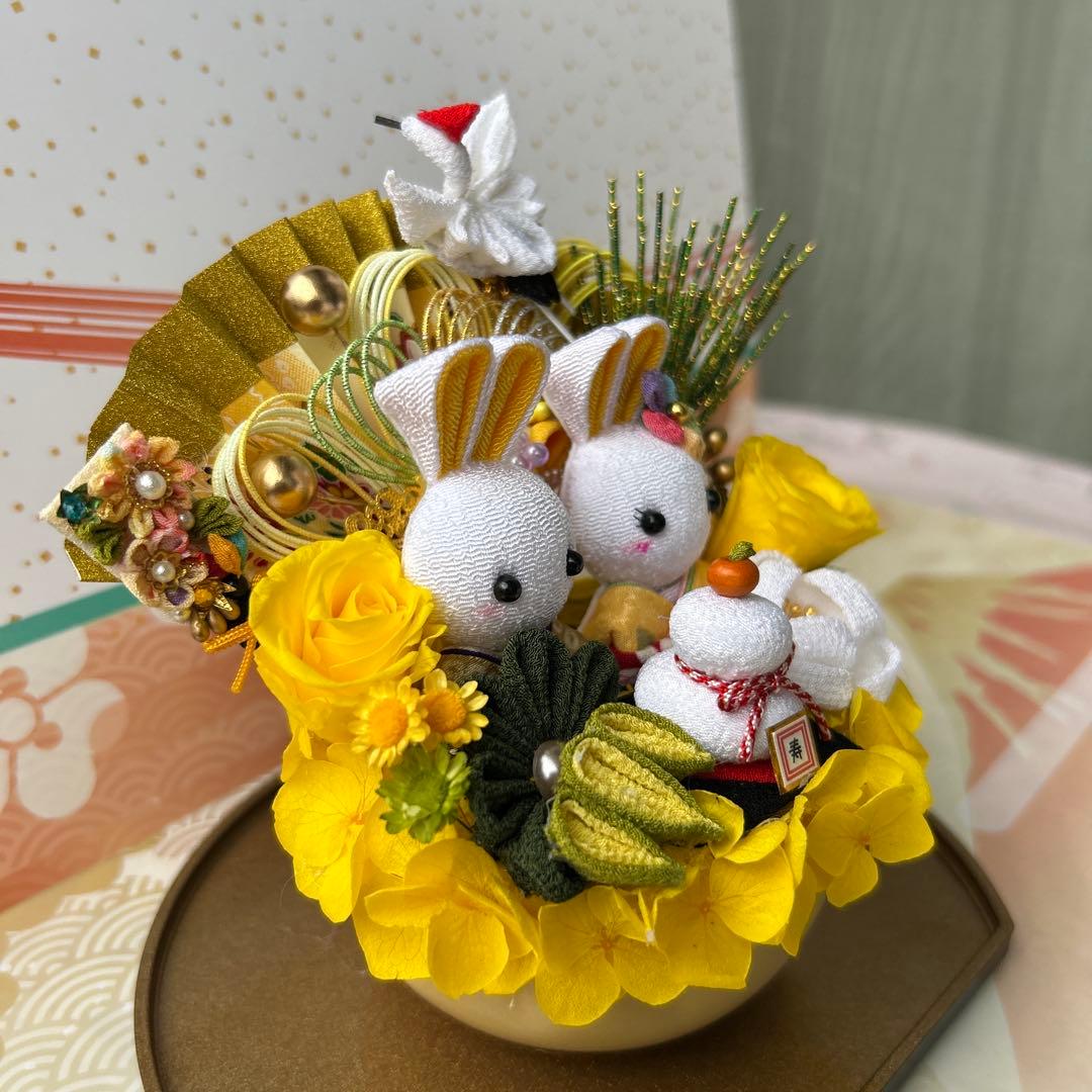 ハンドメイド❣️お正月アレンジ❣️薔薇、鏡餅、扇、椿、イエローアレンジ❣️