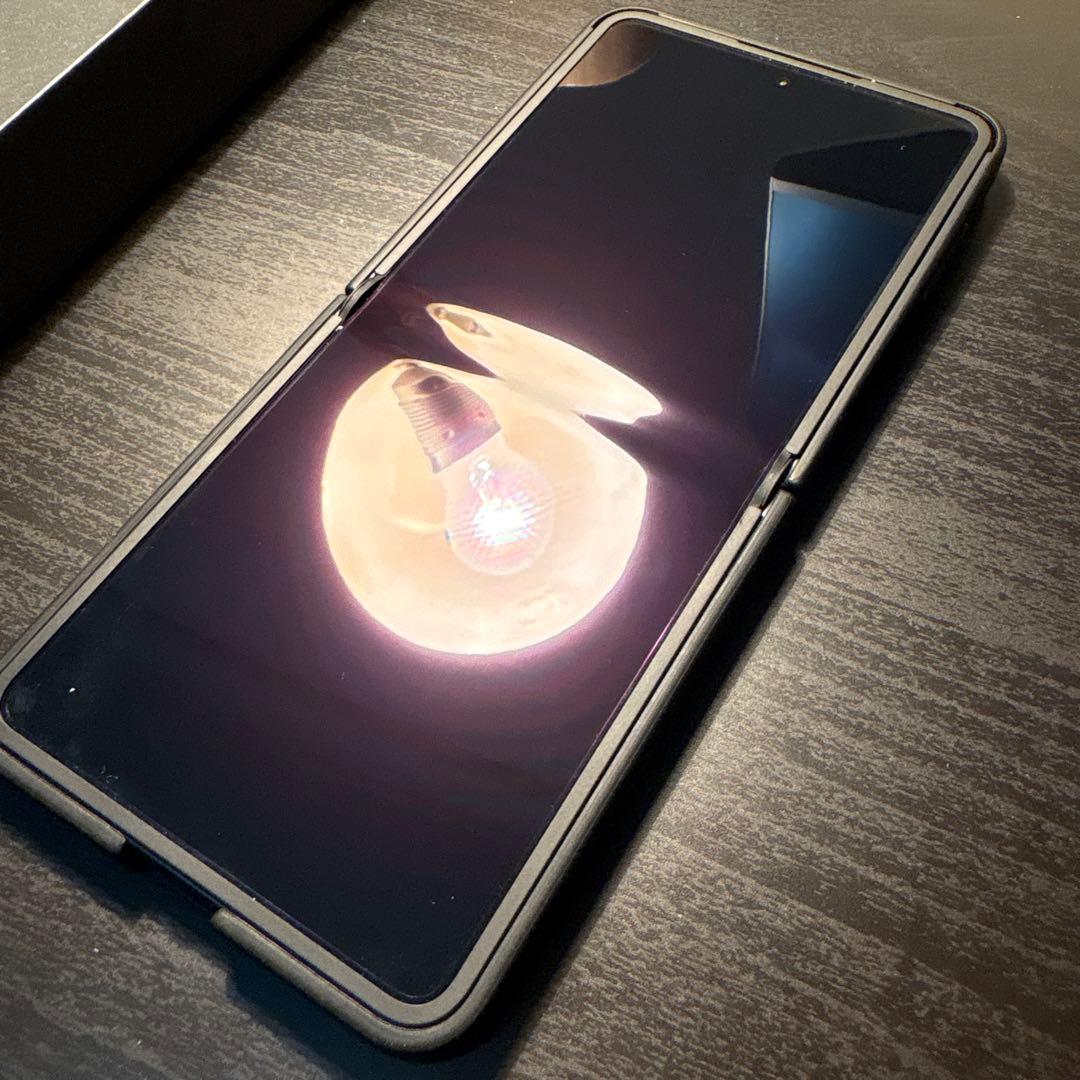 ほぼ新品　UAE版Galaxy Z Flip7 ブラック 本体