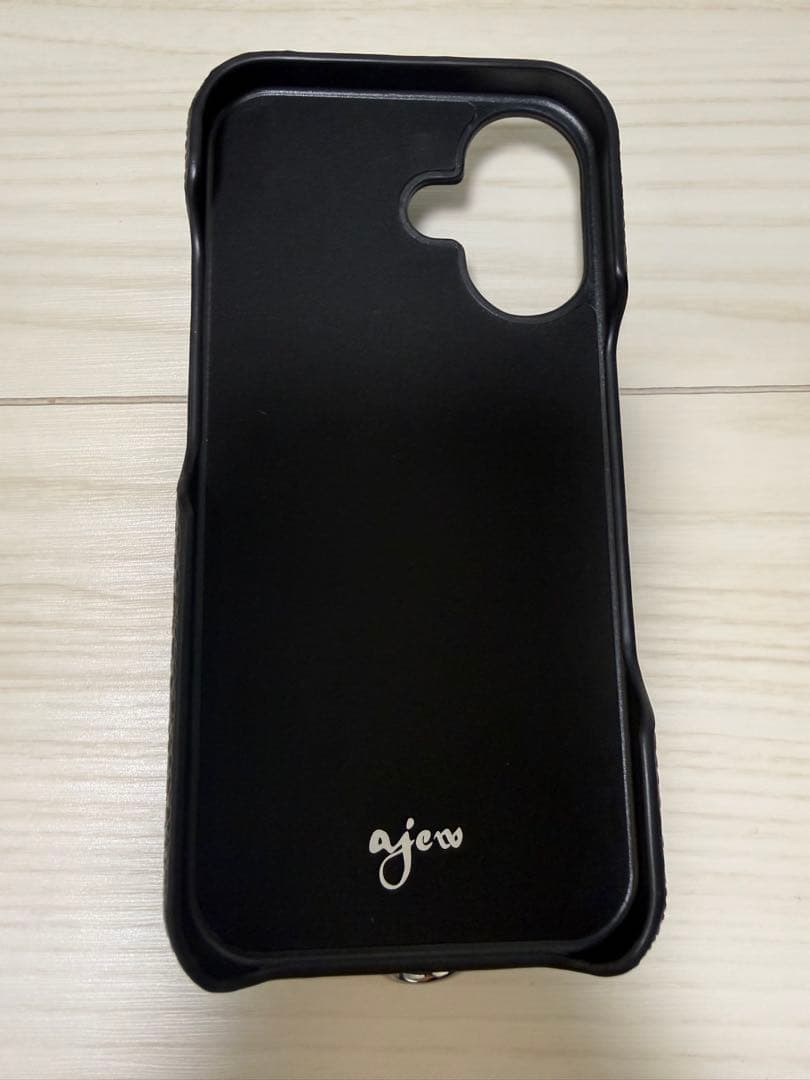 aje ジッパー付きiPhoneケース ブラック　iPhone16