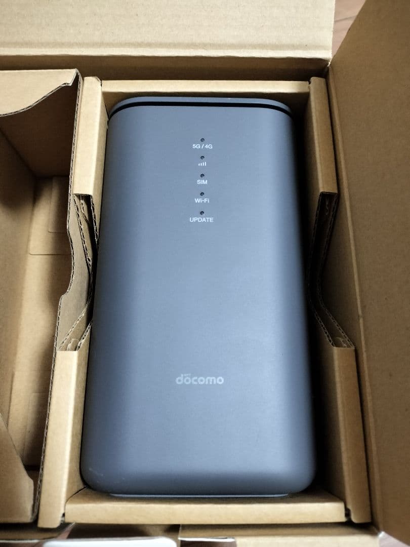 【docomo】 5G HR02
