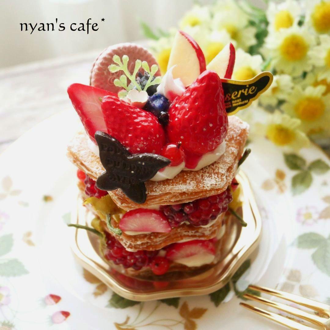 フェイクスイーツ◆苺＆ラズベリー♡六角型パリパリミルフィーユ◆リアルサイズケーキ