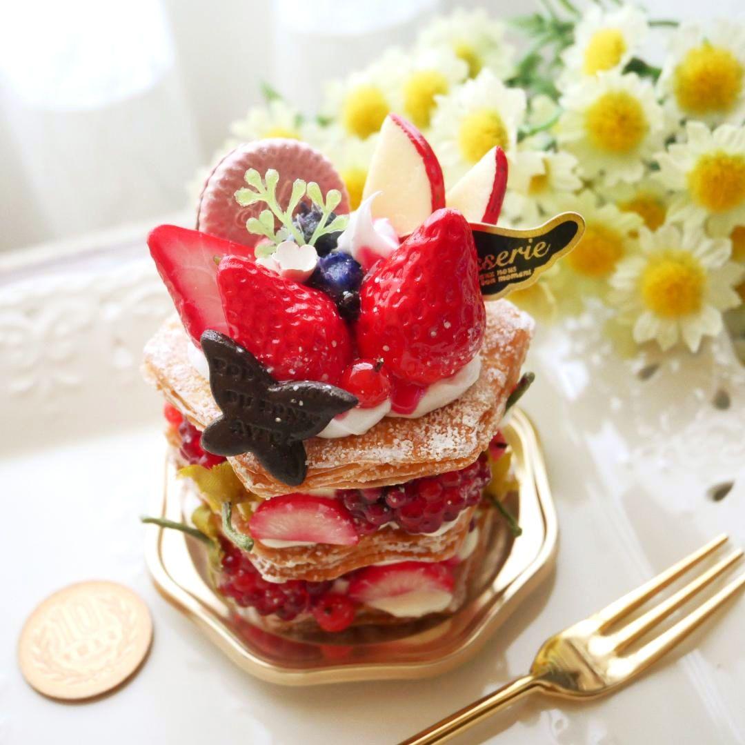 フェイクスイーツ◆苺＆ラズベリー♡六角型パリパリミルフィーユ◆リアルサイズケーキ