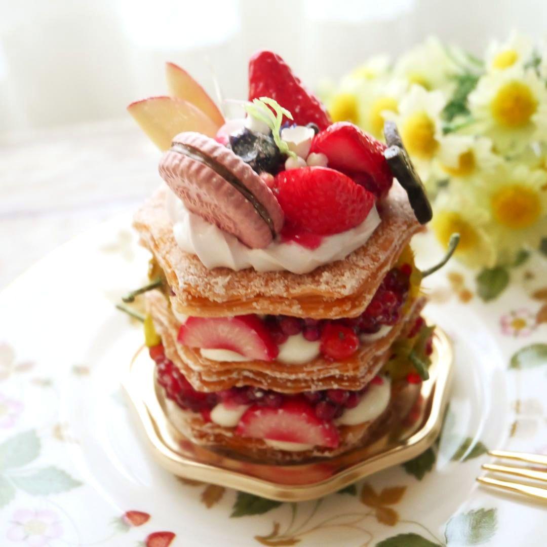 フェイクスイーツ◆苺＆ラズベリー♡六角型パリパリミルフィーユ◆リアルサイズケーキ