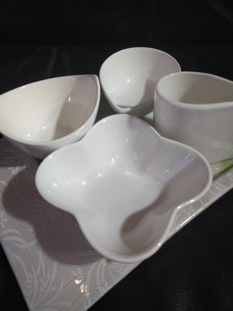 ♥高級皿・【美濃焼 ・名作良峰作】♥花柄・銀彩ラメ浮かし銀彩ウエーブデザイン2皿