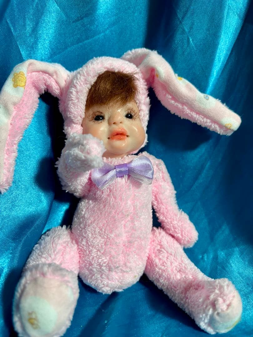 ハンドメイド　樹脂粘土ベビー　ピンクロップイヤーの子　OOAK 創作人形