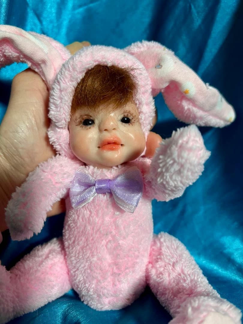 ハンドメイド　樹脂粘土ベビー　ピンクロップイヤーの子　OOAK 創作人形