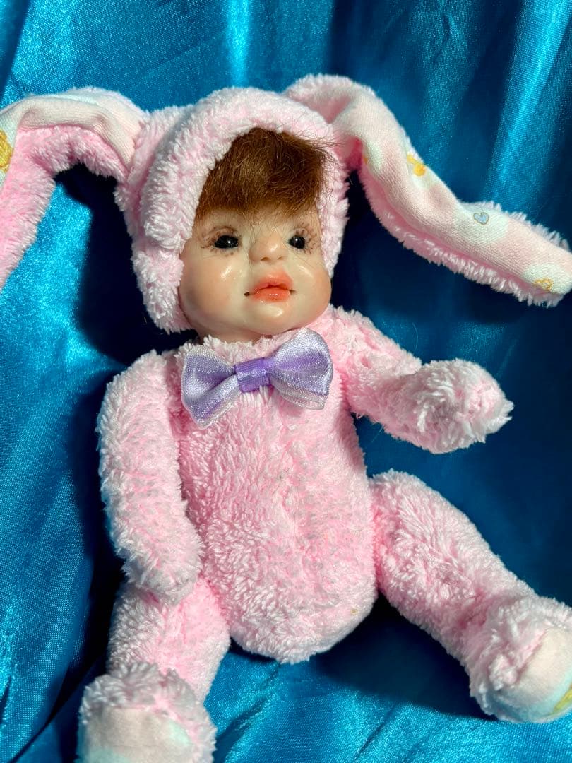 ハンドメイド　樹脂粘土ベビー　ピンクロップイヤーの子　OOAK 創作人形