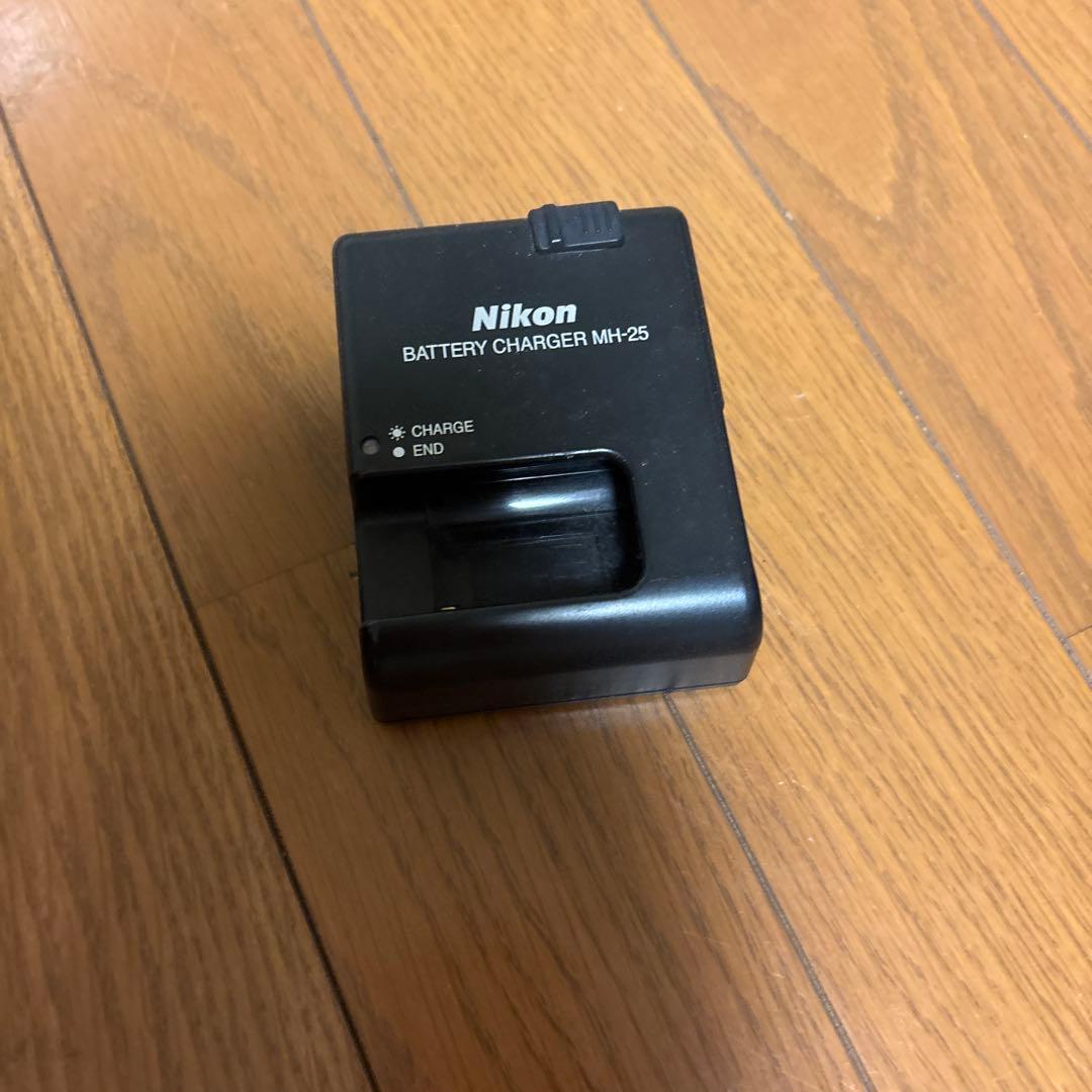 Nikon デジタル一眼レフカメラ 本体とレンズ