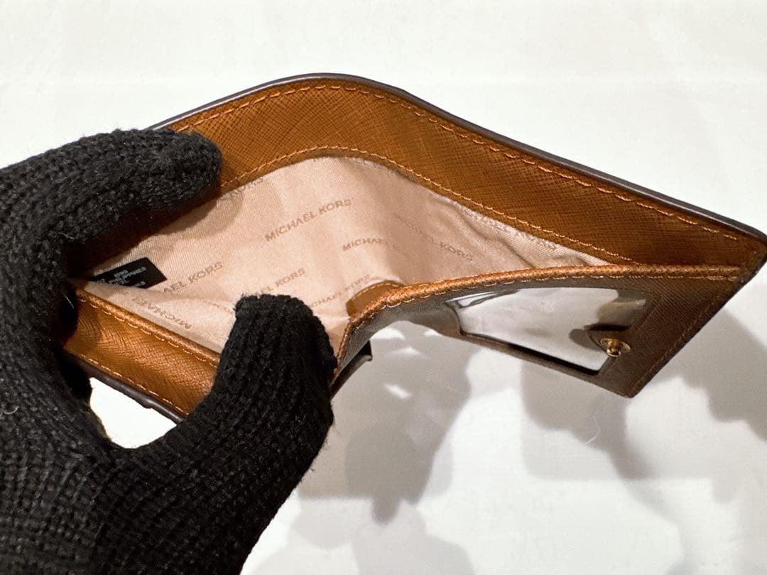 【新品未使用】マイケルコース 二つ折り財布 ラゲッジ 32T4GTVF2L