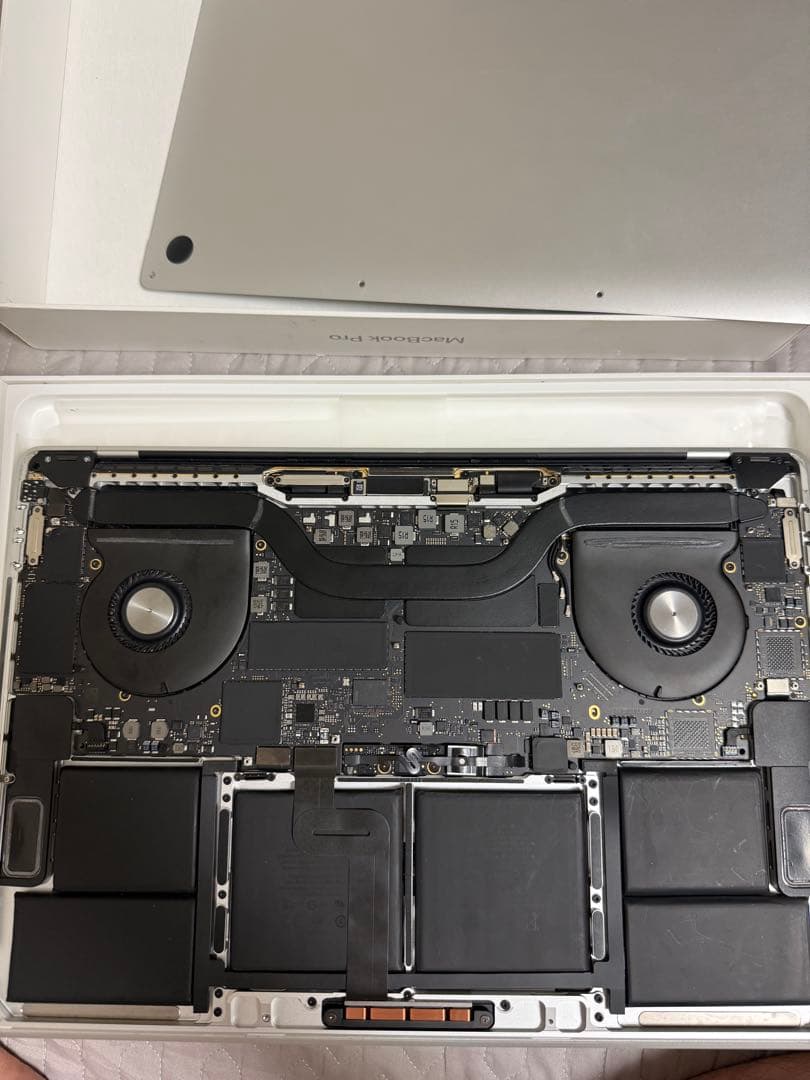 Apple MacBook pro 2018 15.4in シルバー ジャンク