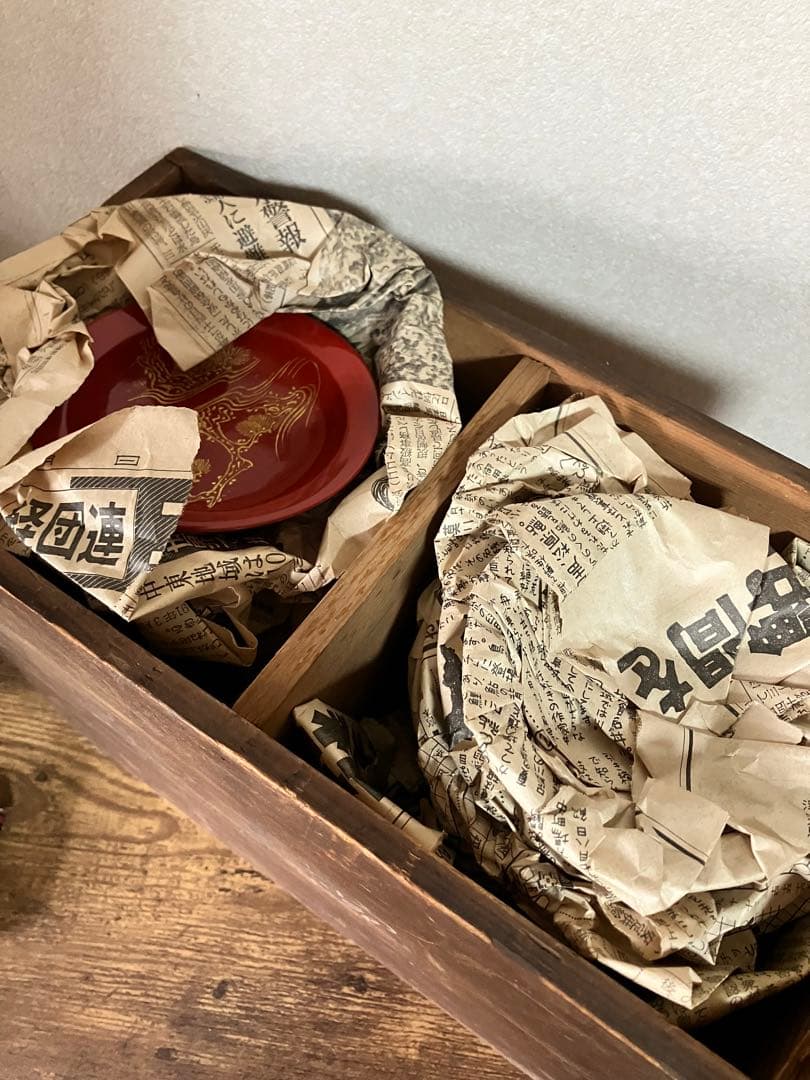 【骨董　桐箱有】 輪島塗？会津塗？　金彩『松に鶴』 蓋付き朱椀　お椀　お吸い物椀