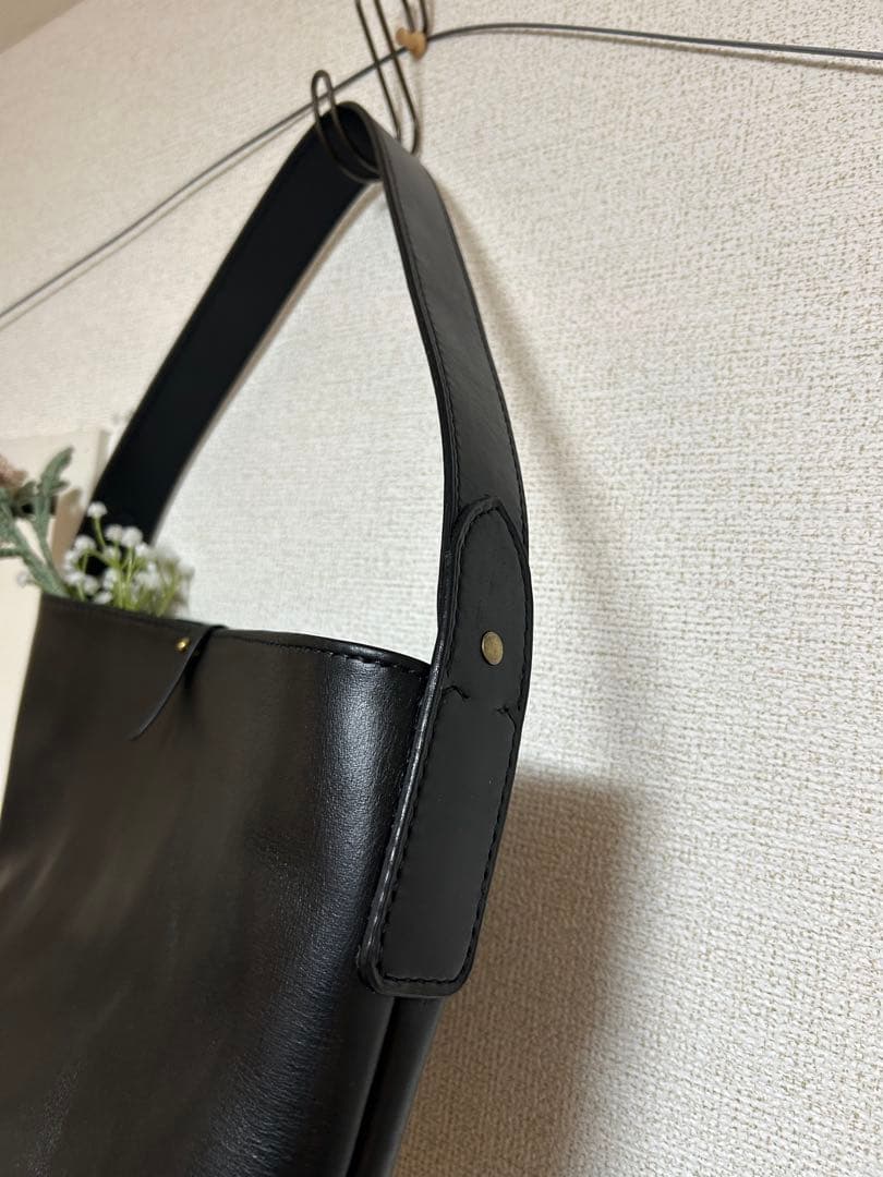 総手縫い　小さめ　シングルストラップバッグ　ヌメ革　タンニン鞣し