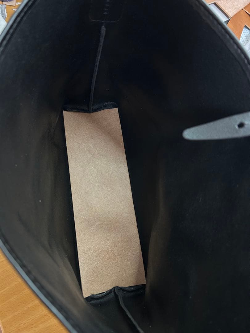 総手縫い　小さめ　シングルストラップバッグ　ヌメ革　タンニン鞣し