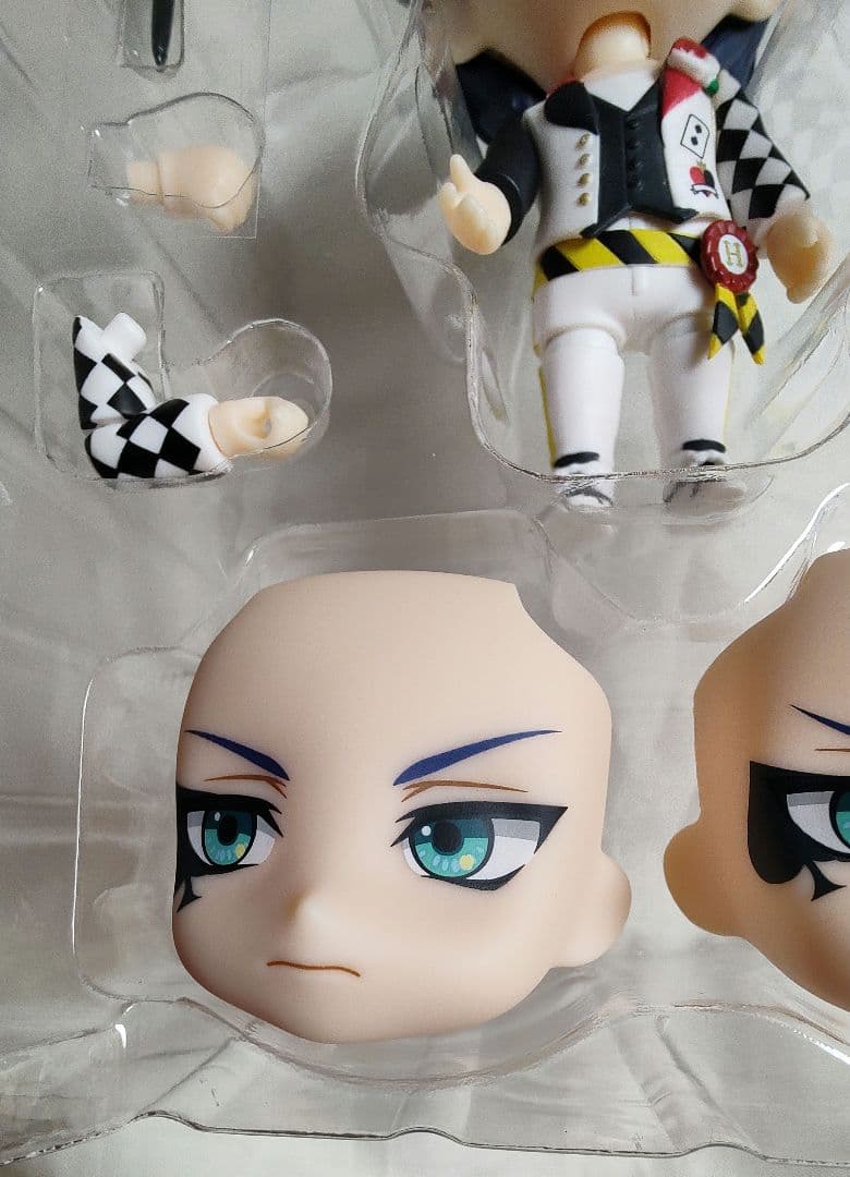 エース・トラッポラ　デュース・スペード　ねんどろいど　特典缶バッジ付　ツイステ