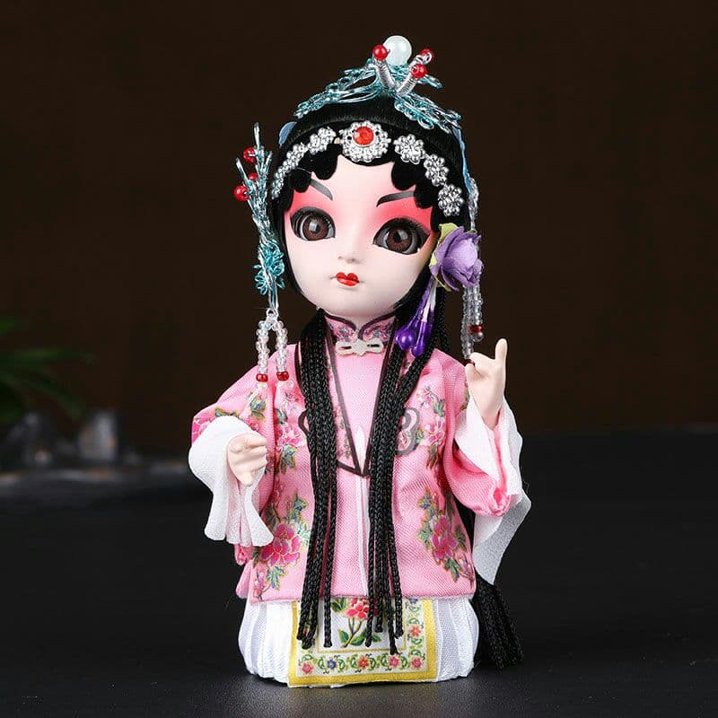 中国風京劇の人物の隈取り北京の記念品の絹人形が飾られています2