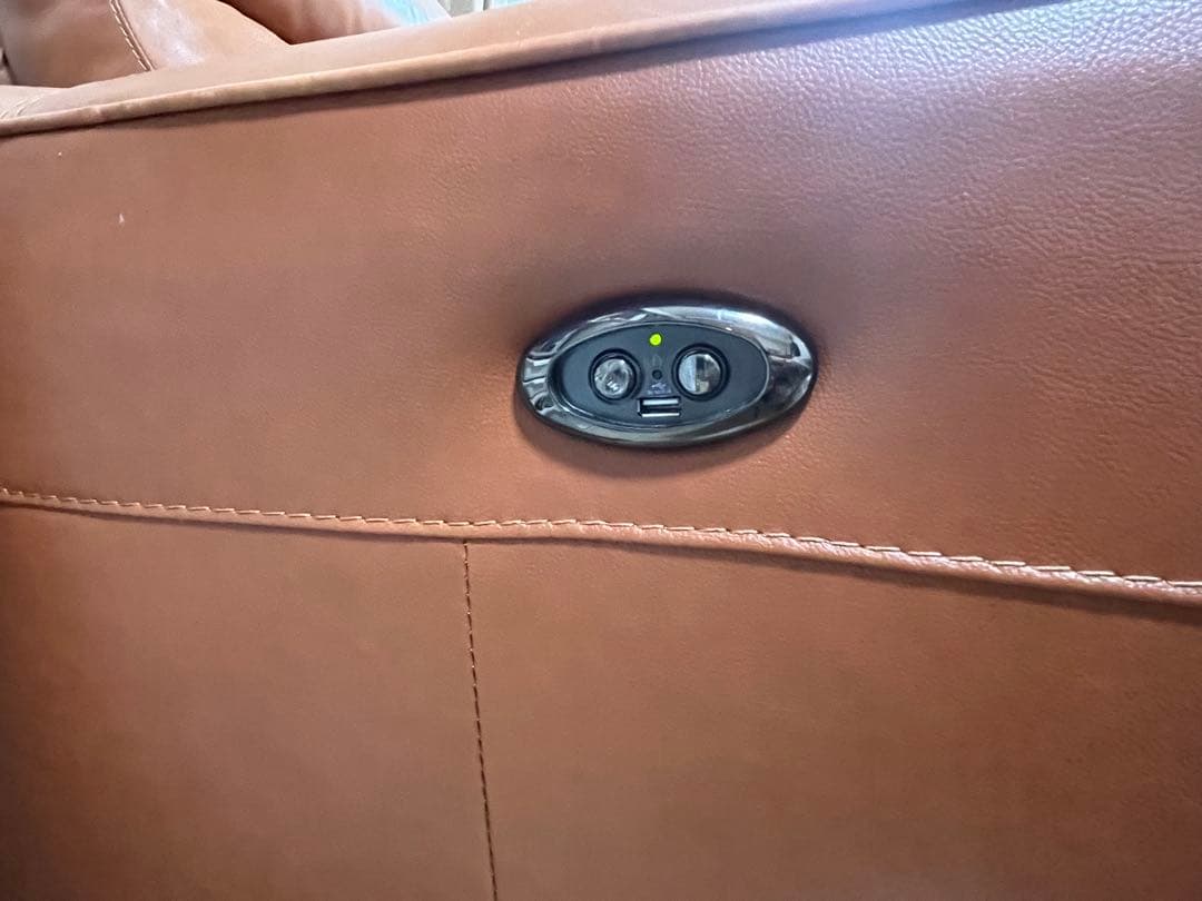 【ニトリ】2人掛け両電動リクライニングソファ 本革(一部合成皮革)タイプ