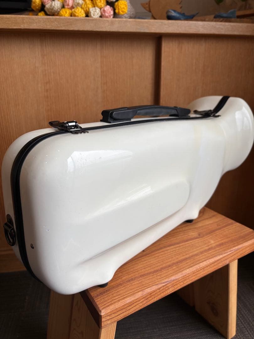 c.c.シャイニーケース白トランペットケースショルダートラップ付き