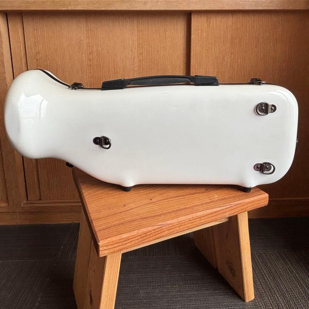 c.c.シャイニーケース白トランペットケースショルダートラップ付き