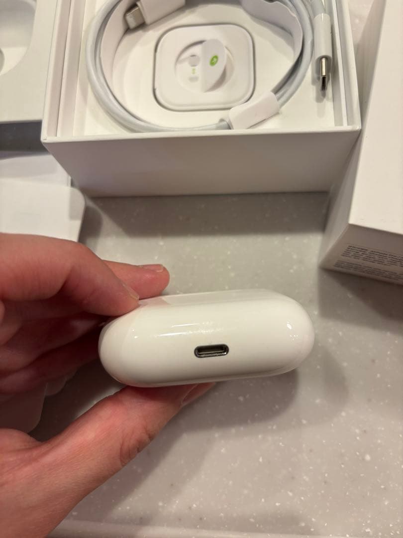 AirPods Pro 本体 充電ケーブル付　純正　第一世代