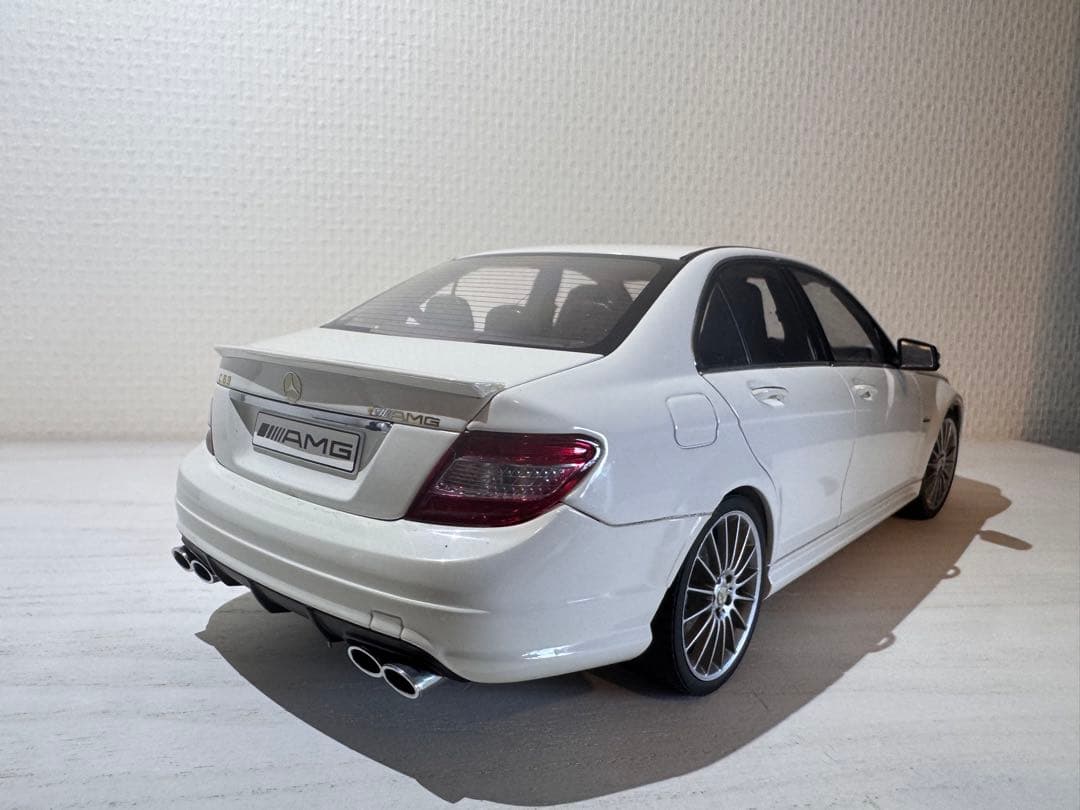 AUTOart Mercedes-Benz C63 AMG 1:18 ホワイト
